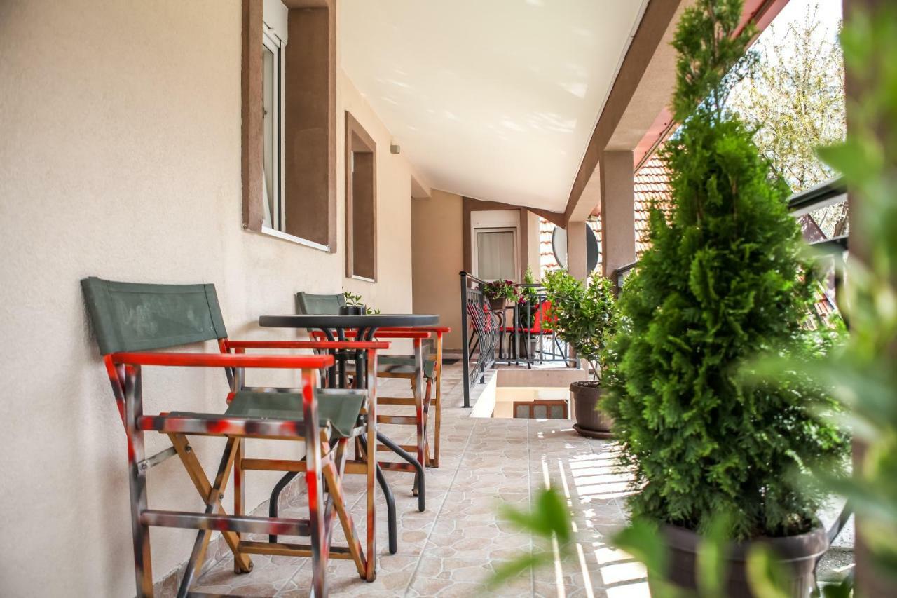 Studio Kaca Cetinje Bagian luar foto