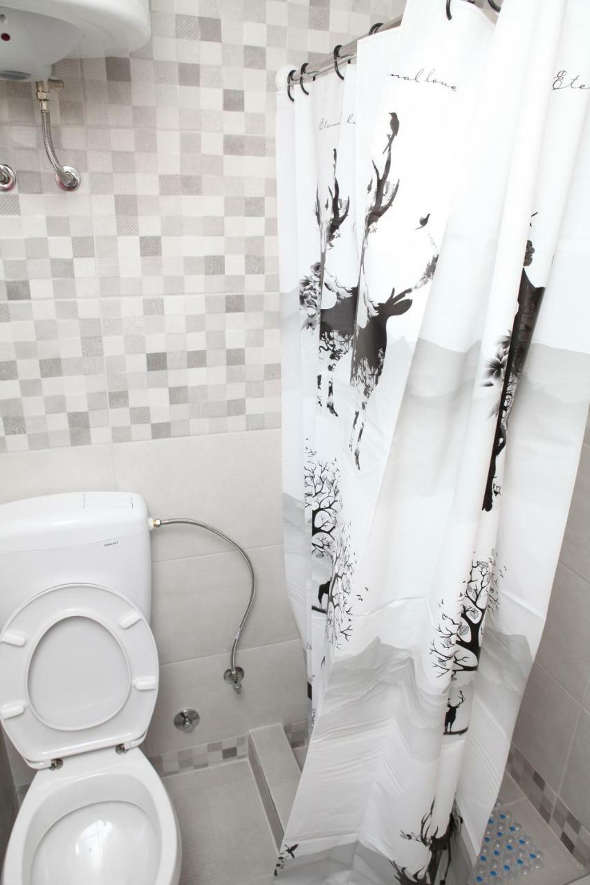 Studio Kaca Cetinje Bagian luar foto