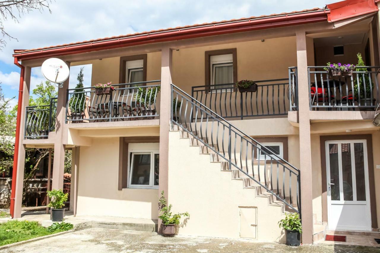 Studio Kaca Cetinje Bagian luar foto