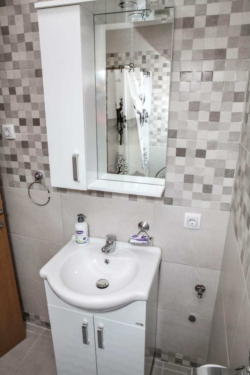 Studio Kaca Cetinje Bagian luar foto